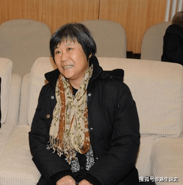 黄维:一生娶过3任妻子,第2任结局凄惨,最终走入北京的护城河_桂仙梅