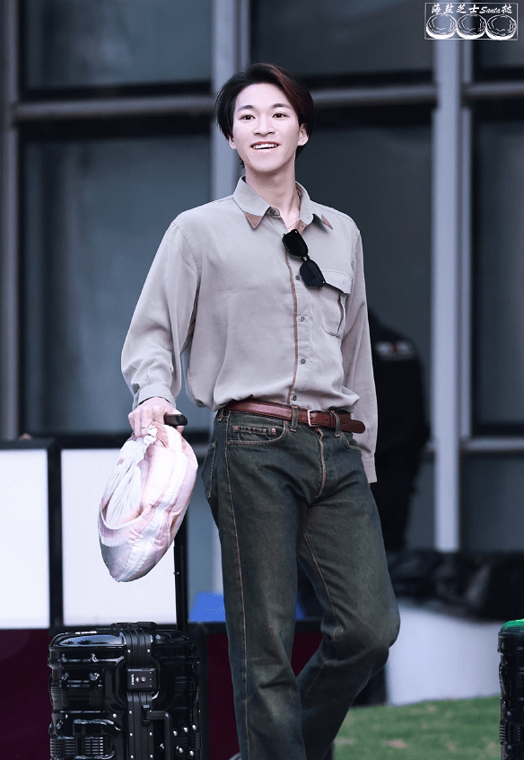 《创4》赞多为学中文,想出"速成"的办法,他的工具很"幼稚"