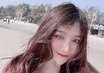 沈腾姐姐沈娜近照曝光网友却被姐姐的下巴吸引身份曝光太优秀