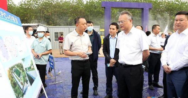 书记文斌,县委副书记,政法委书记欧阳颂东,县委常委,常务副县长吕雄