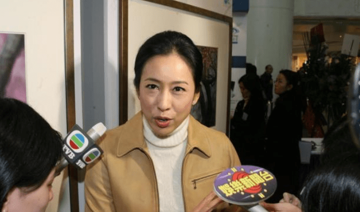 原创何晶洁被丈夫抛弃却不争不抢默默付出输了丈夫赢了儿子