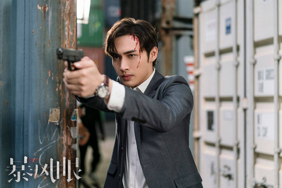 《暴风眼》收视持续破2 冷题材火出圈掀起"国安热"