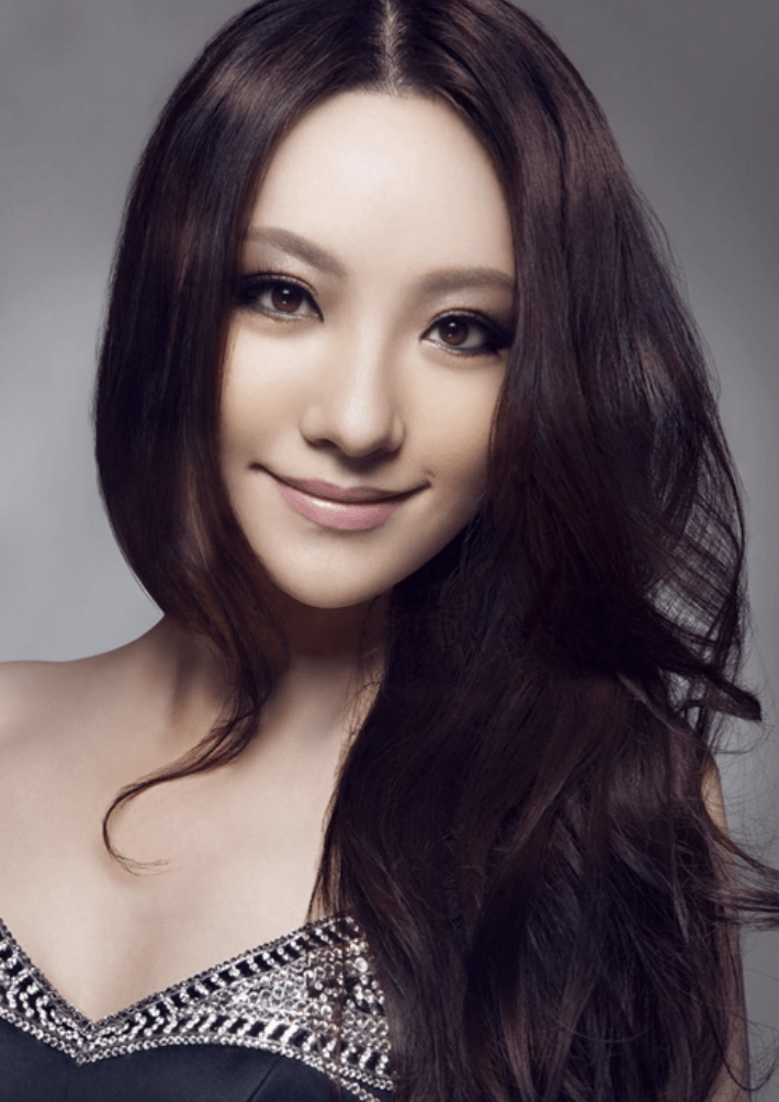 沈腾亲姐姐颜值身段俱佳,系中国三大女高音之一,成就不逊于弟弟_沈娜