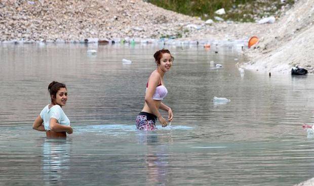 全球3个最“毒”湖泊，游客还排队游泳，网友：难怪外国人这么少