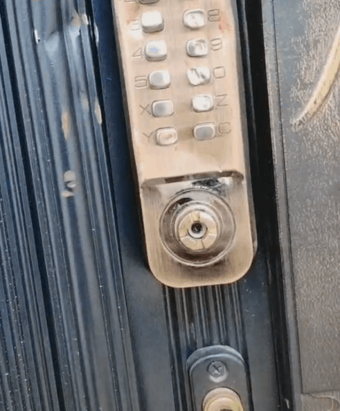 我家的大门有7公分厚，现在买的锁芯是葫芦胆不够长，需要配多长的锁芯才合适？