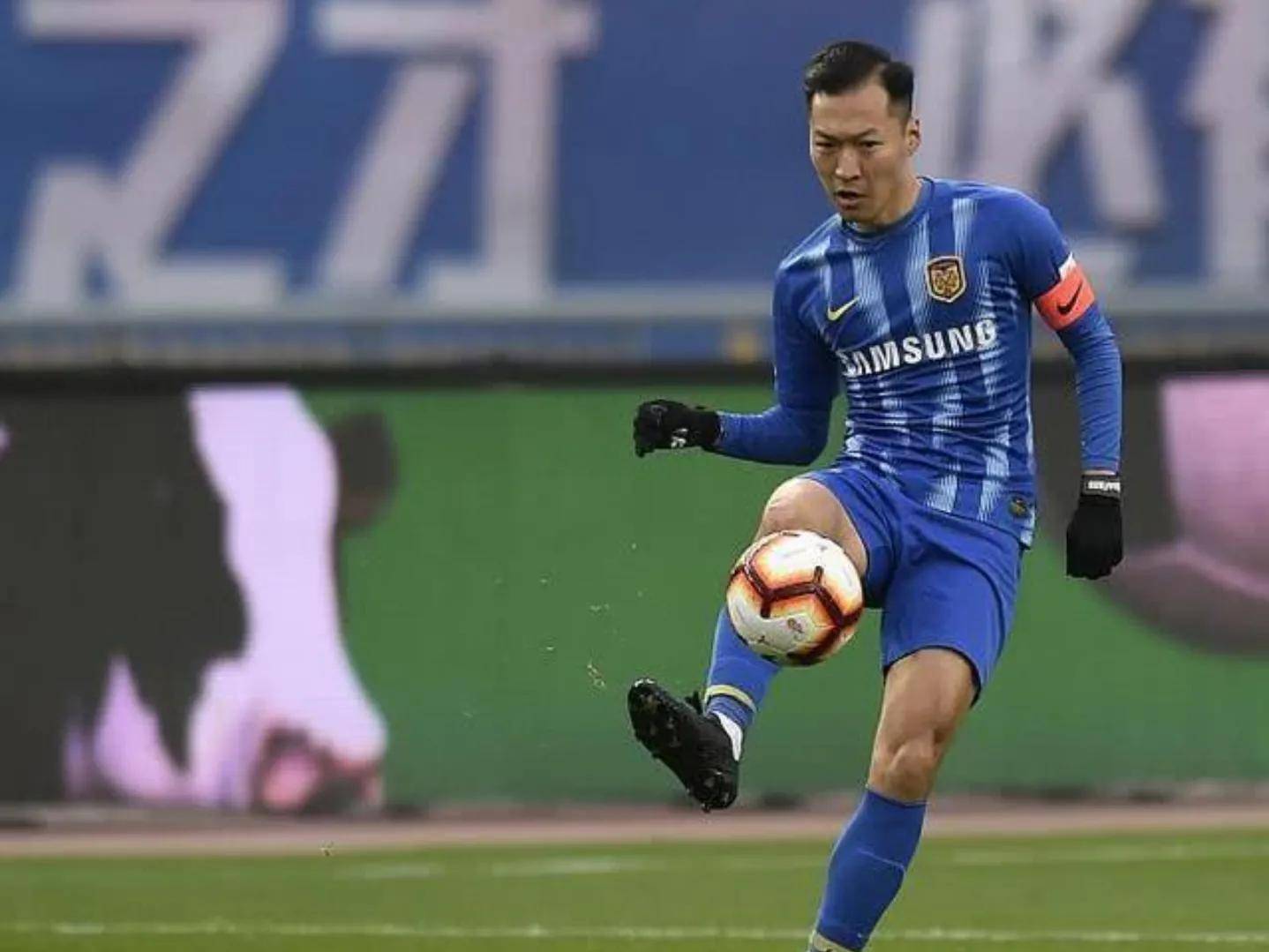 吴曦加盟申花后,或让球队两人主力不保!一人曾是崔康熙爱将_孙世林