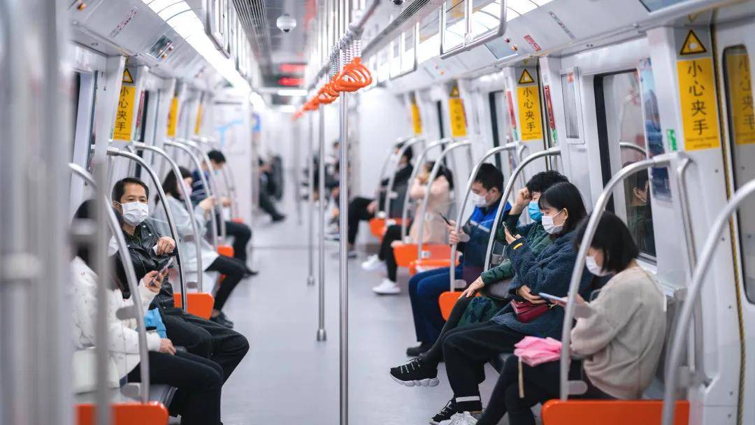 此次推出的车厢拥挤度智能化服务 是厦门地铁加快"智慧地铁"建设的