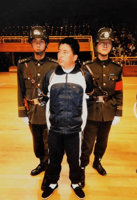 原创杨天勇覆灭记,300多名军警搜捕,2000年,如何围剿团伙?