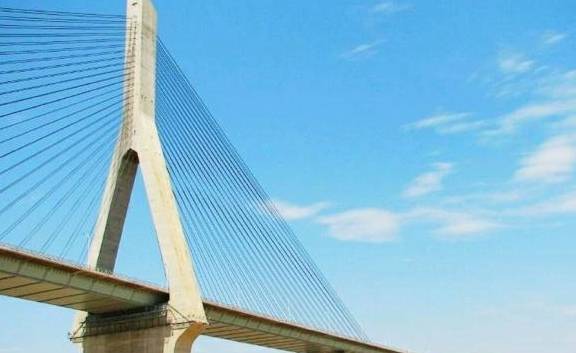 上海最长的一座桥，全长30多公里地跨两省，穿山纵海，六年后免费