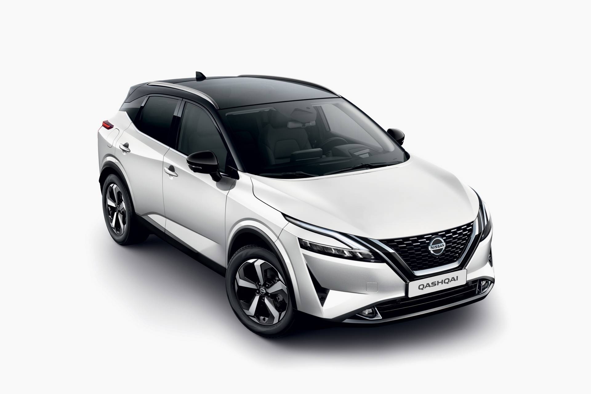 在英国,2021款日产逍客首发版(2021 qashqai premiere edition)定位在