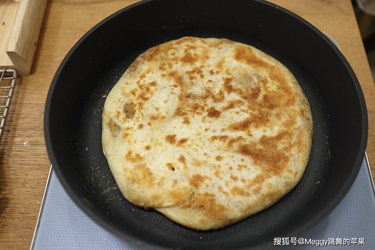 3種口味的家常餅,外皮酥香柔軟多層,切一刀捲一捲就這麼簡單