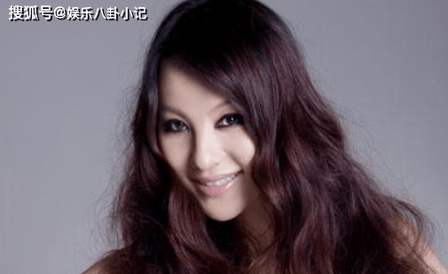 沈腾姐姐47岁仍单身,颜值远超弟弟,事业成就比沈腾只高不低_沈娜