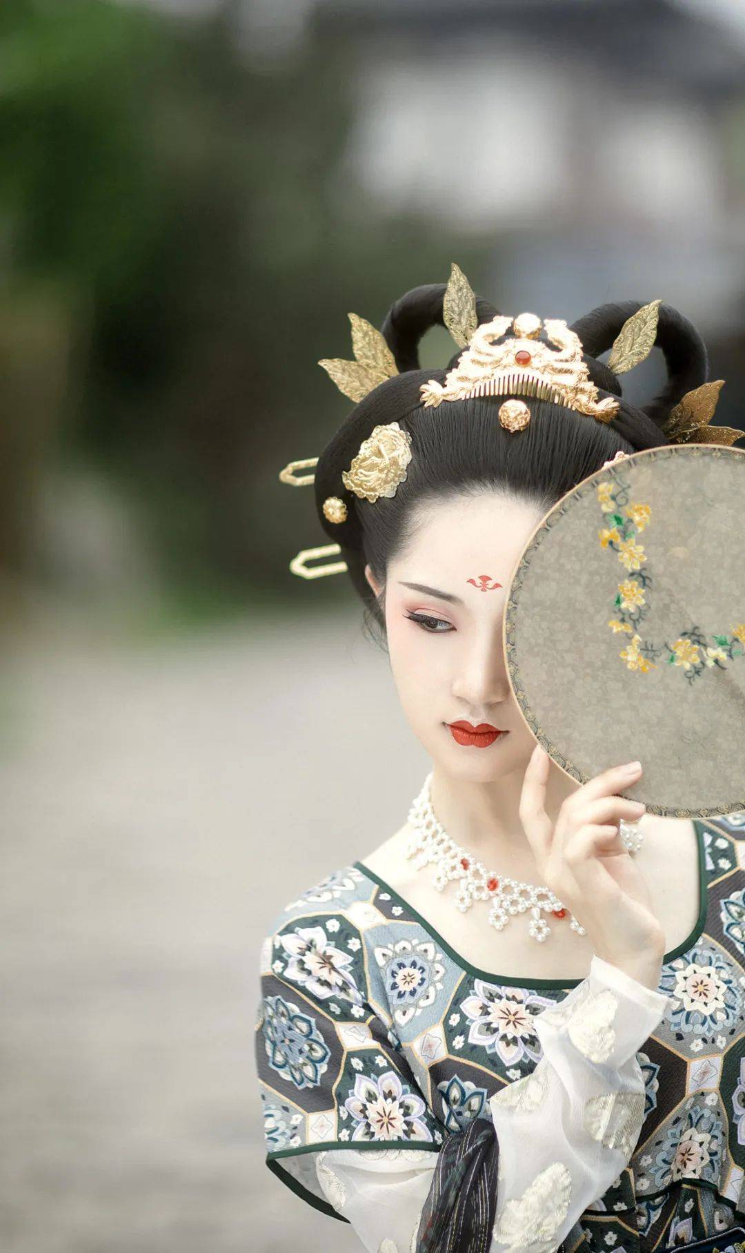 适合春夏两季的敦煌风汉服既有温柔仙气也能显瘦减龄