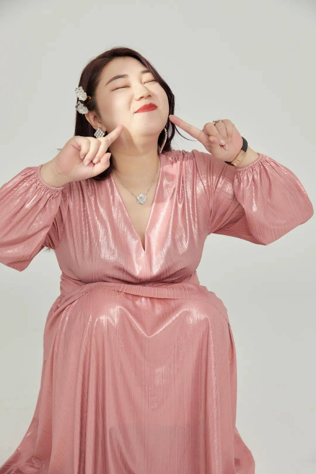 微胖人的穿搭可以这样杨天真的这套粉色穿搭时尚又潮流