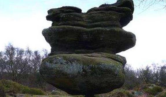 世界上最神奇的三块石头，英国挪威各有一块，中国这块叫飞来石！