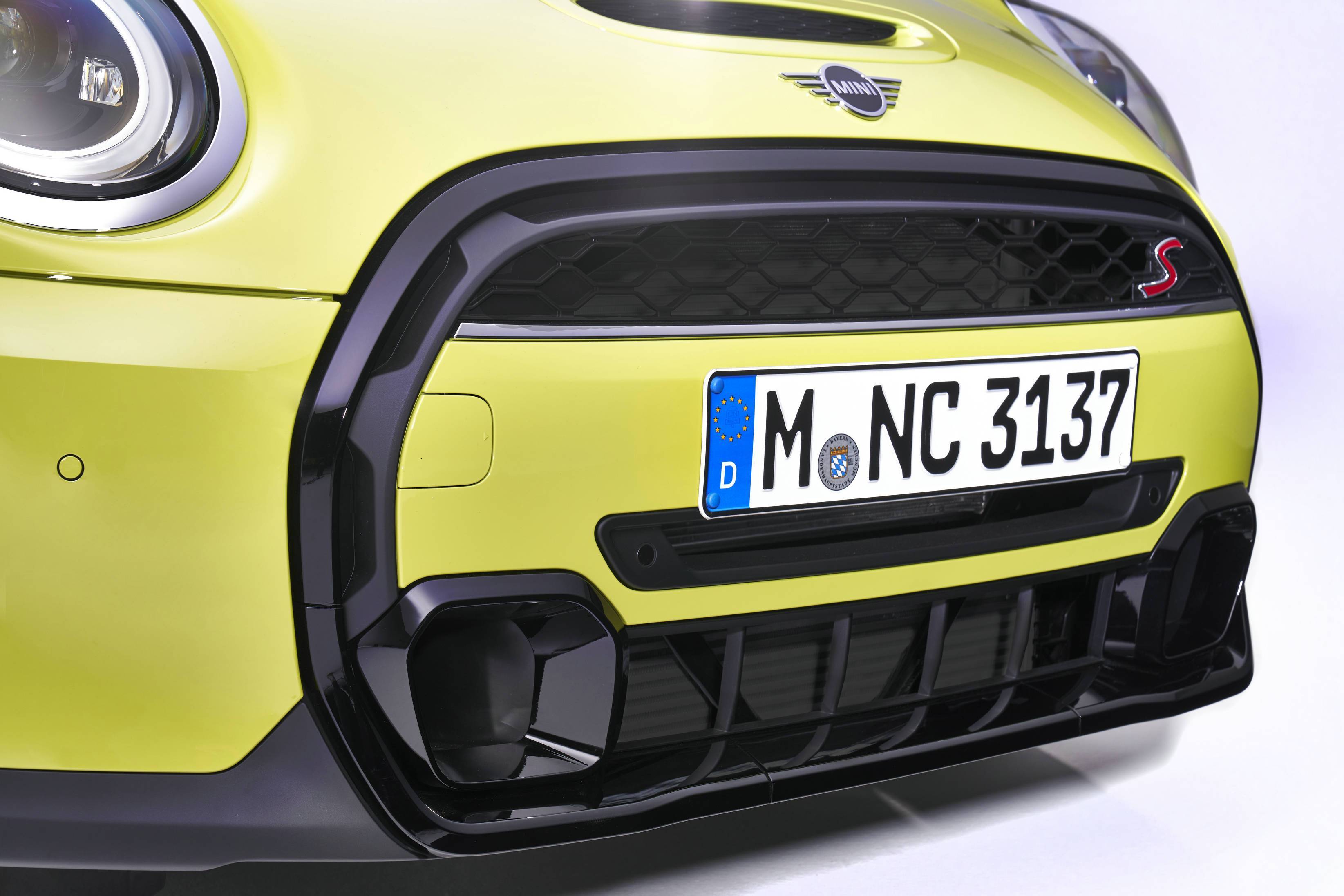 敞怀创新迷你所爱新一季minicabrio敞篷版靓色迎春