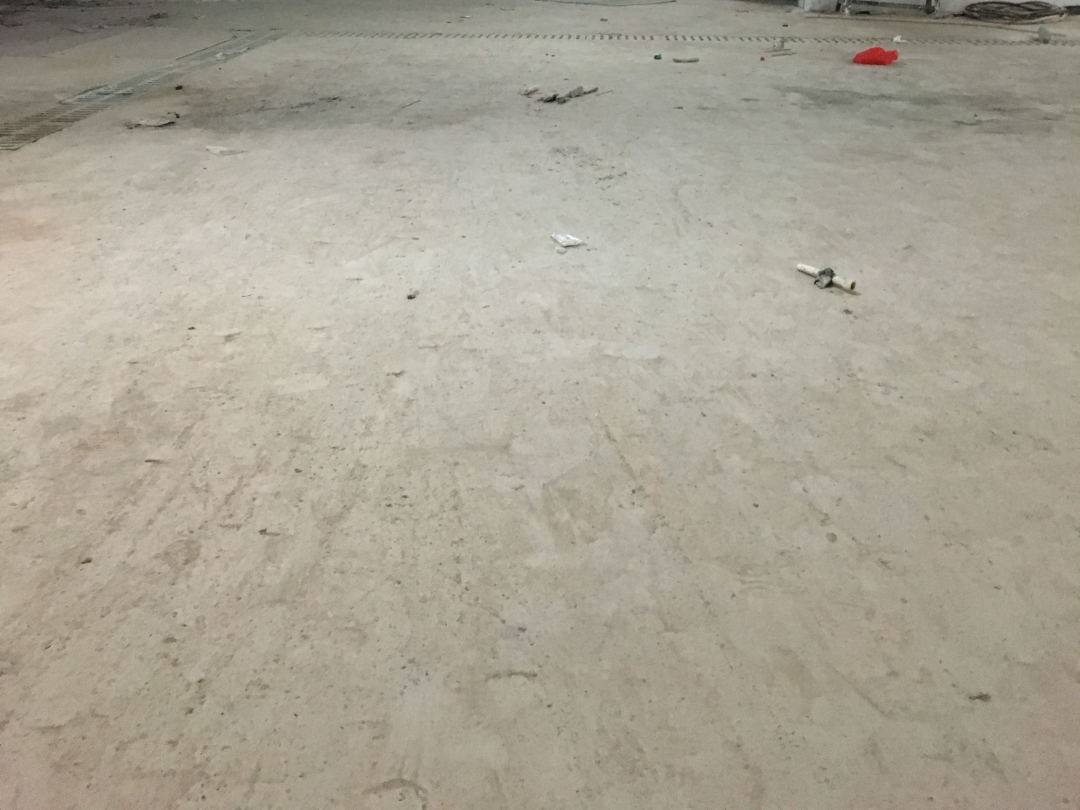 从而导致水泥内部很是疏松，所以在受到外界压力影响时，容易发生损坏。掌握知识本源硬化地坪为什么在质量、