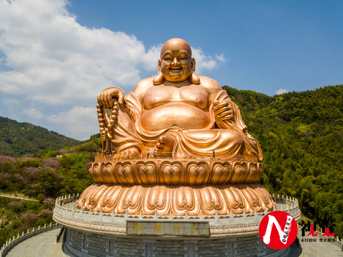 浙江有座1700年历史的金代古庙，建了世界第一的露天弥勒大佛