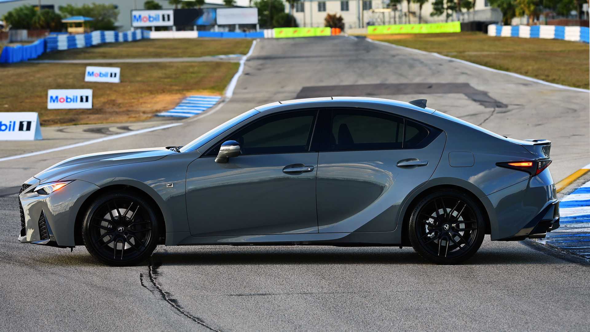 雷克萨斯is500f运动性能首发版首次亮相50升v8引擎高速油耗98l