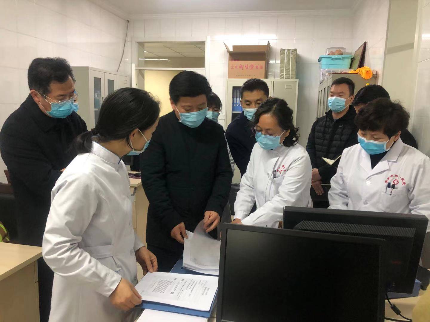 临渭区政府副区长李少博莅临渭南市第一医院调研疫情防控和新冠疫苗