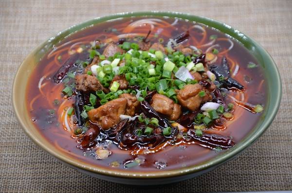 赵酸酸老坛四鲜米线--优质富硒笋壳青菜催生出来的响亮品牌