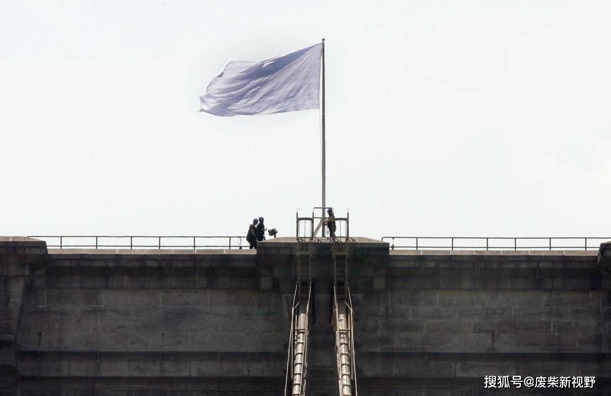 历史上唯一一个用白旗当国旗的国家 历经百年后居跻身5常之一 法国