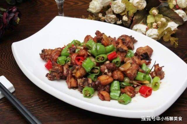 怎么炒鸡肉比较香 4de30268d8bc41838851ec1c27ff0e6e.jpeg