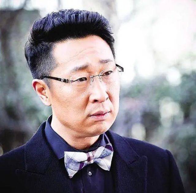 今天聊一位老戏骨,也是国家的一级演员.大家都很熟悉,他叫林永健