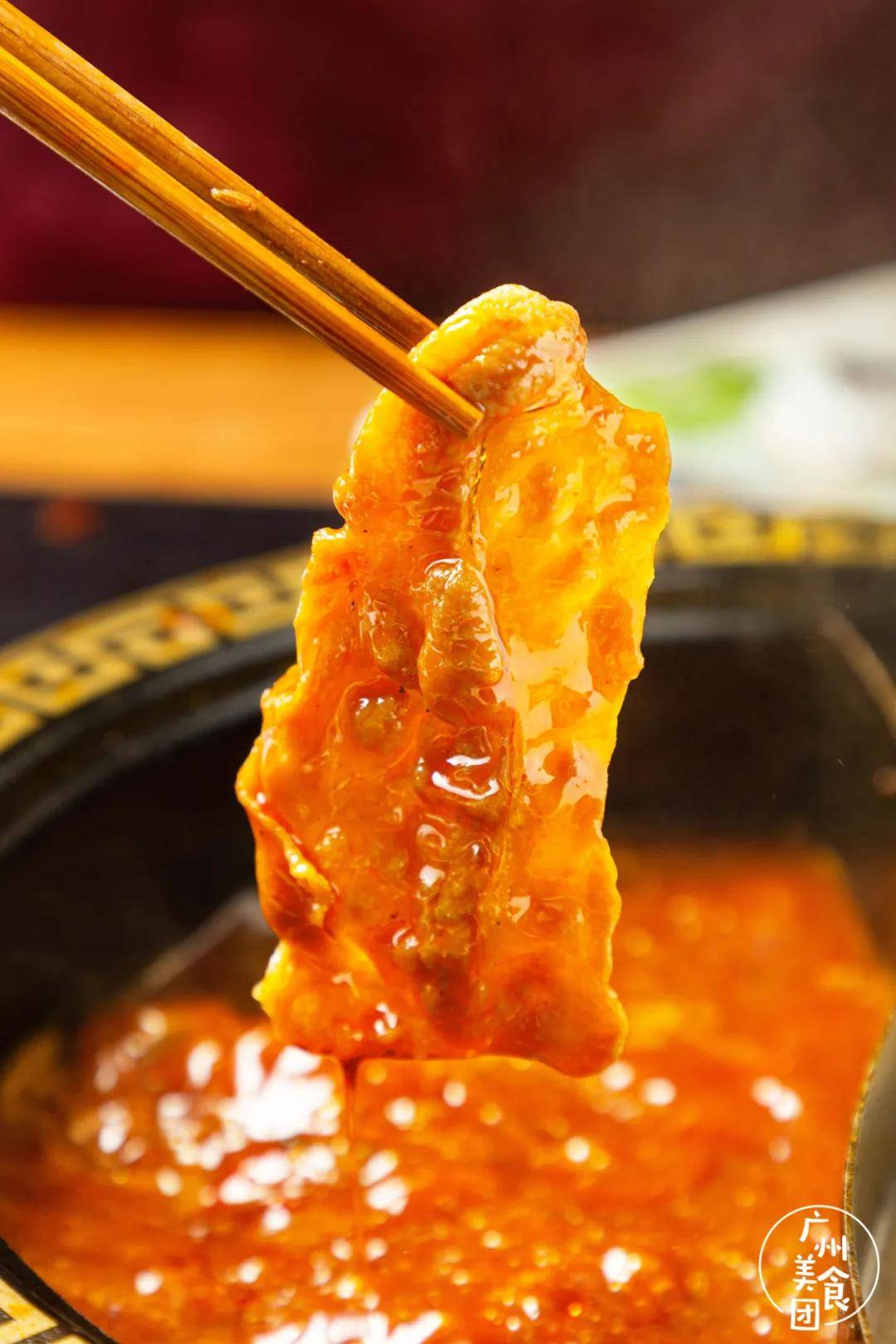 吸饱了麻辣汁, 入口鲜,香,麻,辣,细细咀嚼唇齿间都是浓郁的牛肉香味