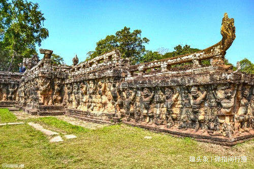 柬埔寨“吴哥都城”，连城门都有神秘故事，雕塑形似“秦兵马俑”