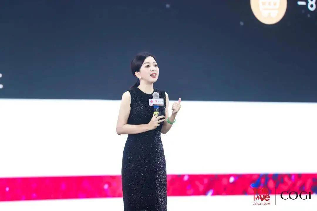 2016年,陈丹霞接手超威,两年后超威从立白集团独立出来组建成朝云集团