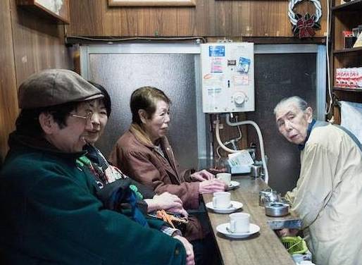 中国人与日本人生活差异大？看街头老人的状态就懂了
