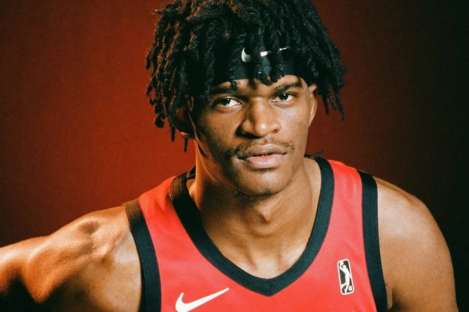 他是g联赛mvp大热门,防守篮板第一可补漏?_约翰逊