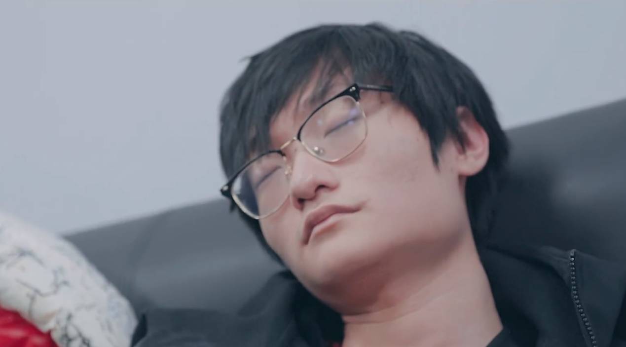 小天的性格比较内向,不会是像宁王那样充满自信且性格刚硬,因此在面对