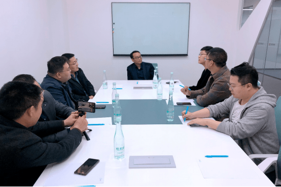校友|西京学院校领导走访校友企业陕西绝顶人峰网络科技有限公司