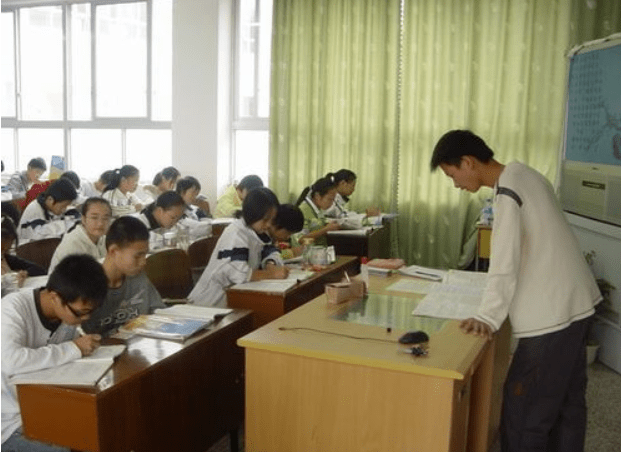 全国最好的中学10强排行榜 75cfc058a1d24ac38f9a3421b352727d.png