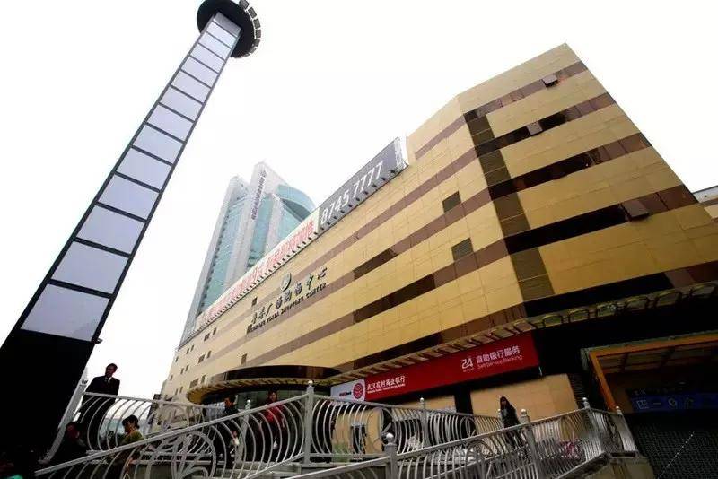 所以在光谷广场还未开通到佛祖岭的延长线时,光谷广场这一站可以说是