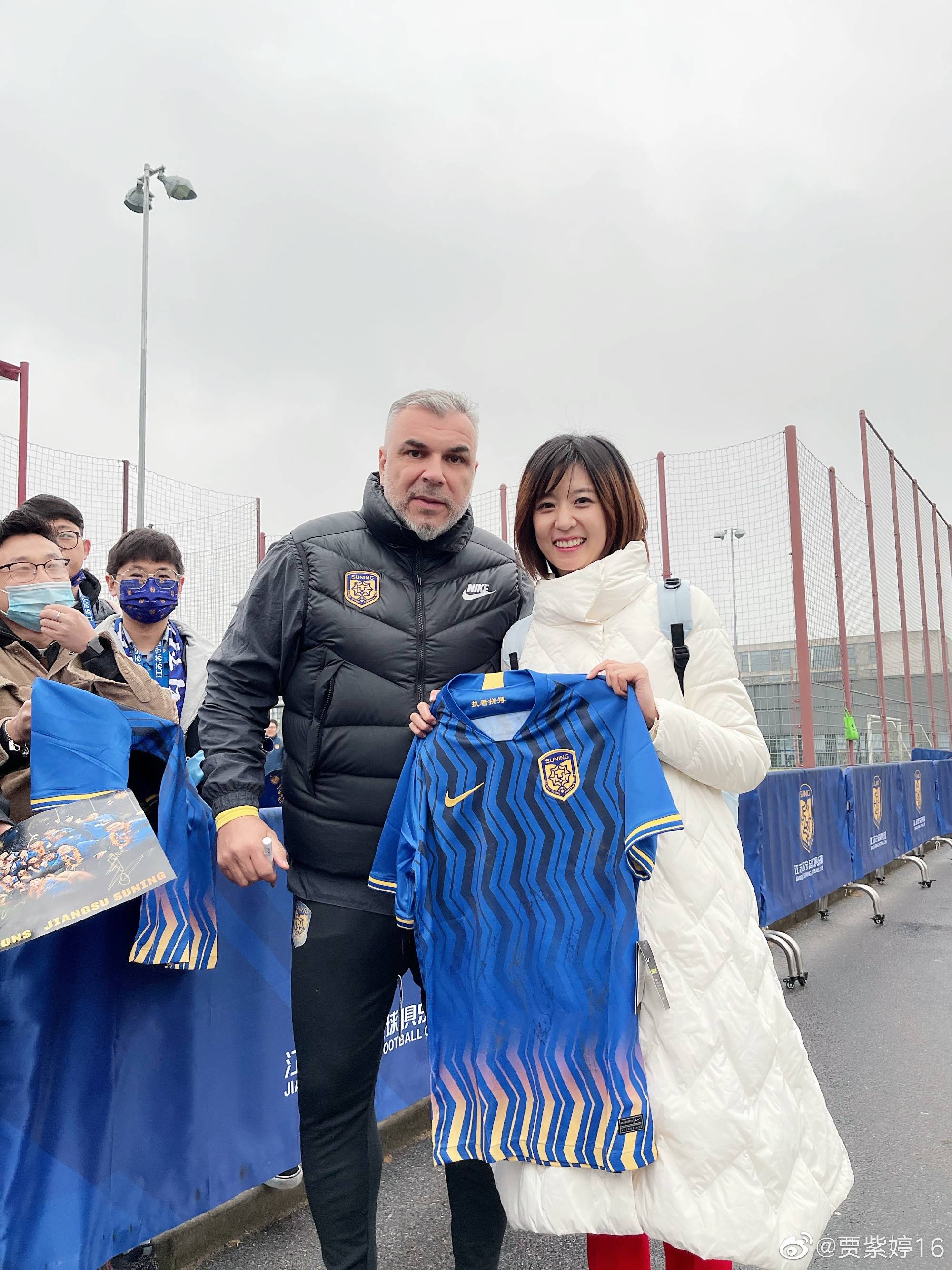 美女贾紫婷:南京奥体的靓丽女主播,深爱着江苏苏宁足球!