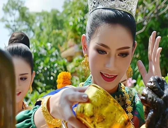老挝美女问你要不要“吸烟”？ 实则是一种暗示，不懂就麻烦大了