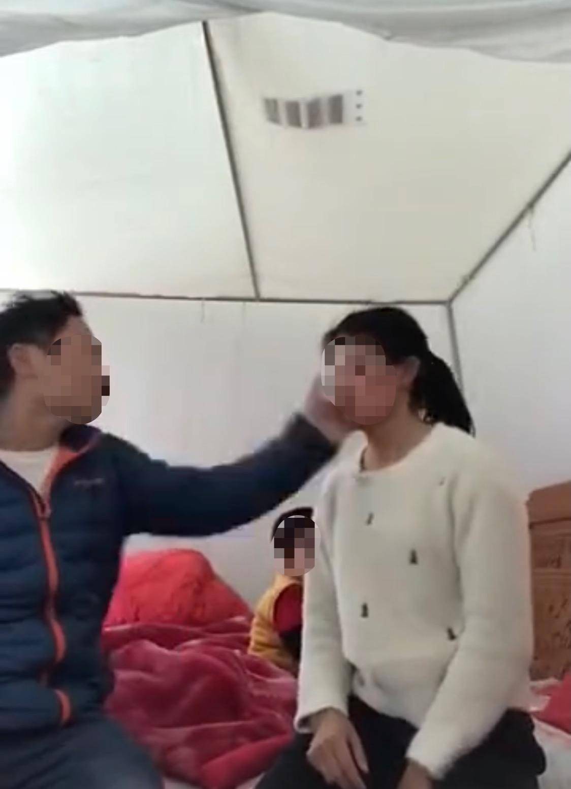 女人梦见别人口里吐血_新区一女子鼻口吐血,昏迷不醒,高温天气这种情况大家