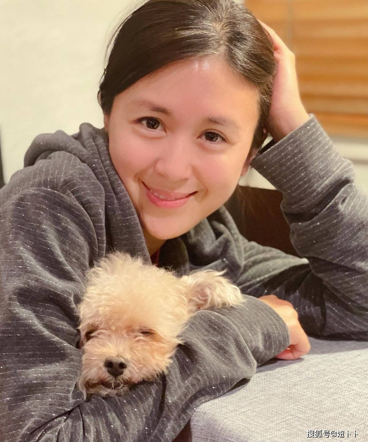 原创40岁唐宁晒素颜照,肤质紧致如少女,网友追问"防腐剂"链接