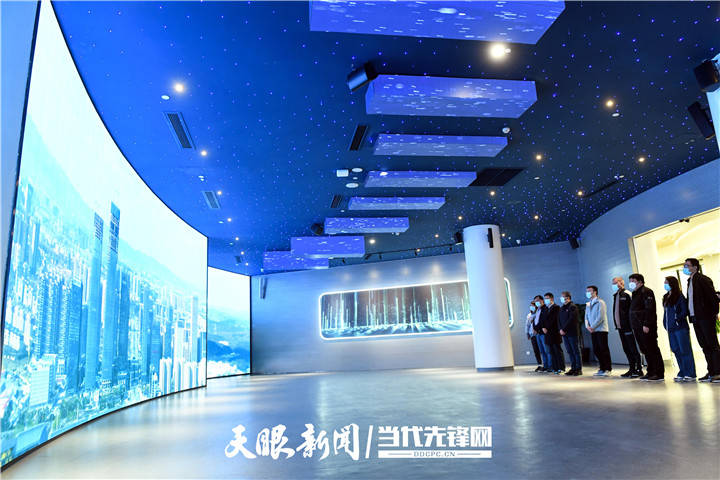 来贵州大数据展示窗口 体验最前沿科技
