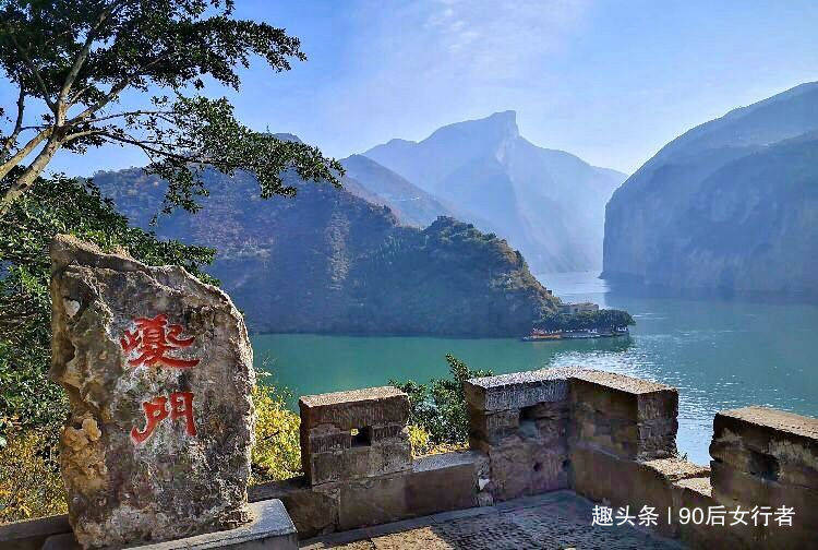 长江上有座“千年诗城”，山水风景如画，10元人民币在此取景