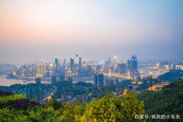 重庆这座观景台，投资1200万元，每到节假日都堵的水泄不通