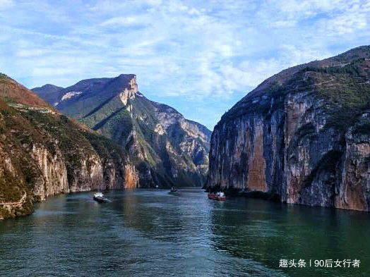 长江上有座“千年诗城”，山水风景如画，10元人民币在此取景