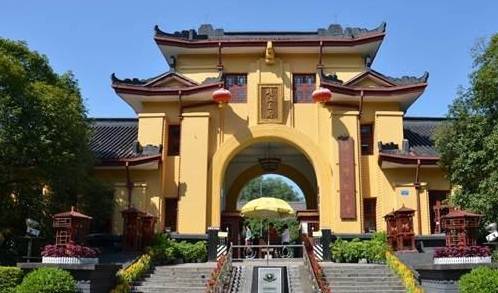 一座建在5A景区内的中国大学，诞生了10多位越南领导，你去过没？