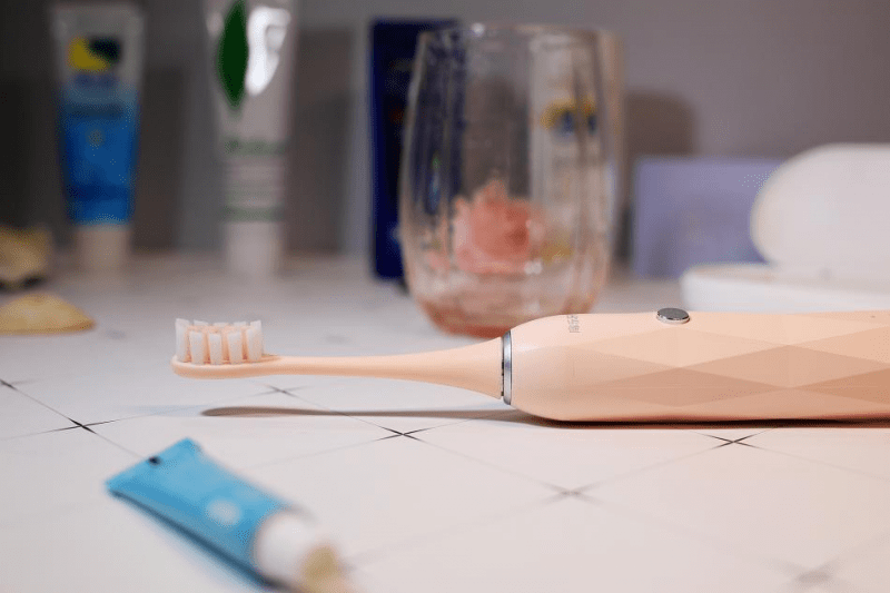 8年沉淀46次改进，扉乐新品牙刷，敢于提出不伤牙的电动牙刷