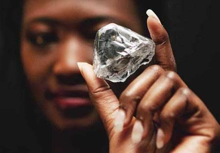 非洲商人叹息：为什么中国游客不买我们的钻石？驴友：买不下手！