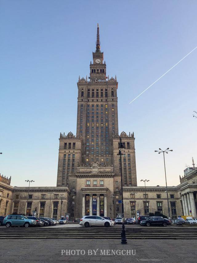 华沙的地标建筑，高耸宏伟壮观，却为何被波兰人视为国家的耻辱？