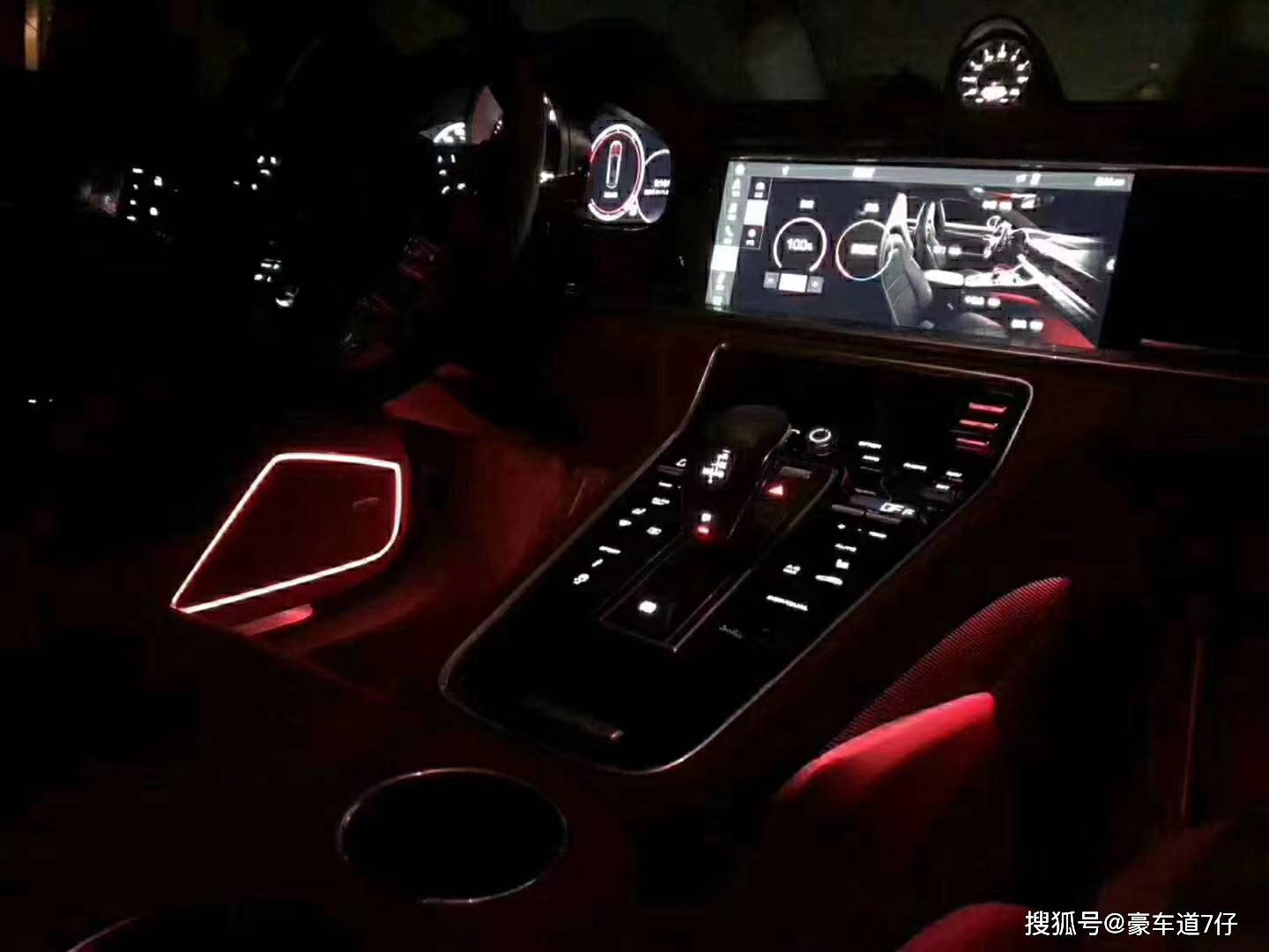 豪车道保时捷帕拉梅拉升级原厂氛围灯